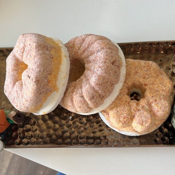 handcrafted premium hydrating "snickerdoodle cookie" bath bombs/foot soaking - Picture 4 of 9